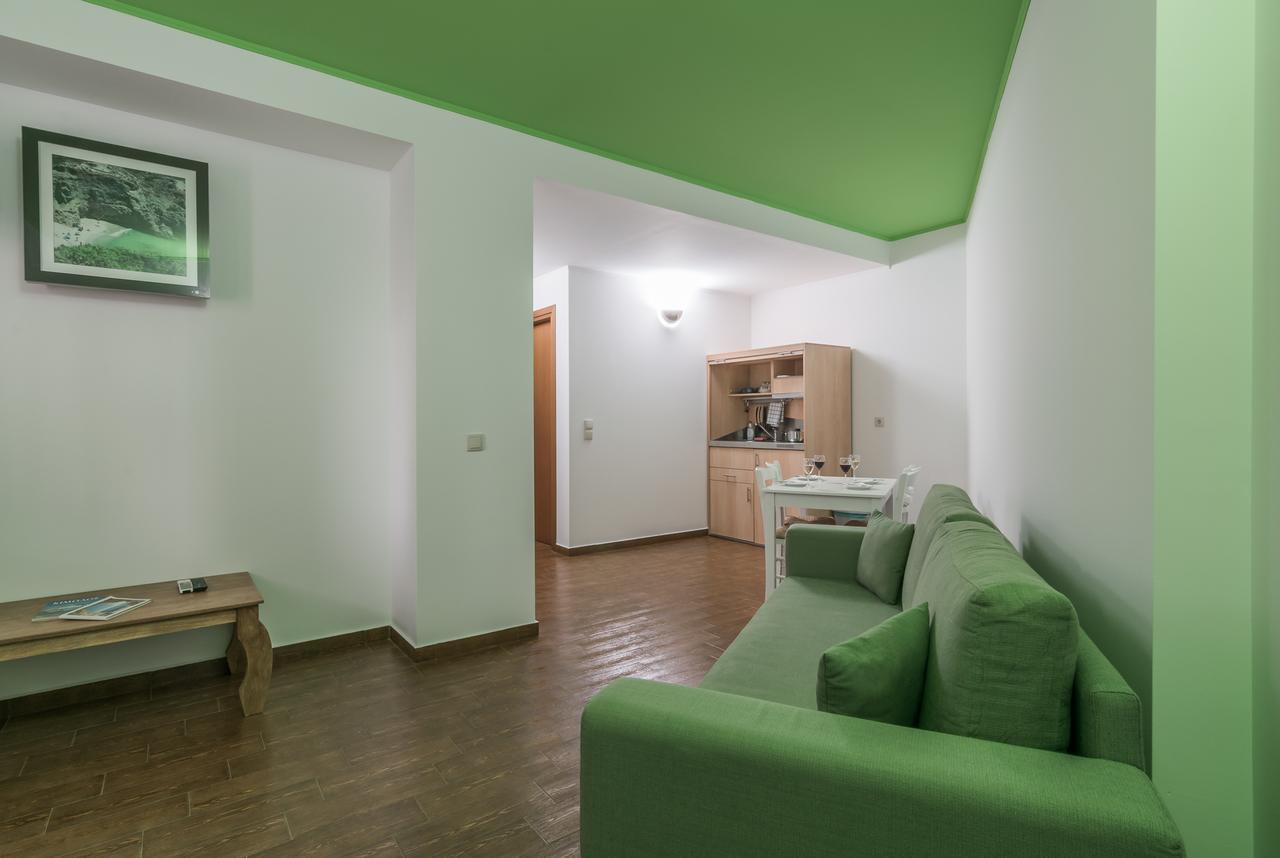 Malion Rooms Adamantas  Exterior photo